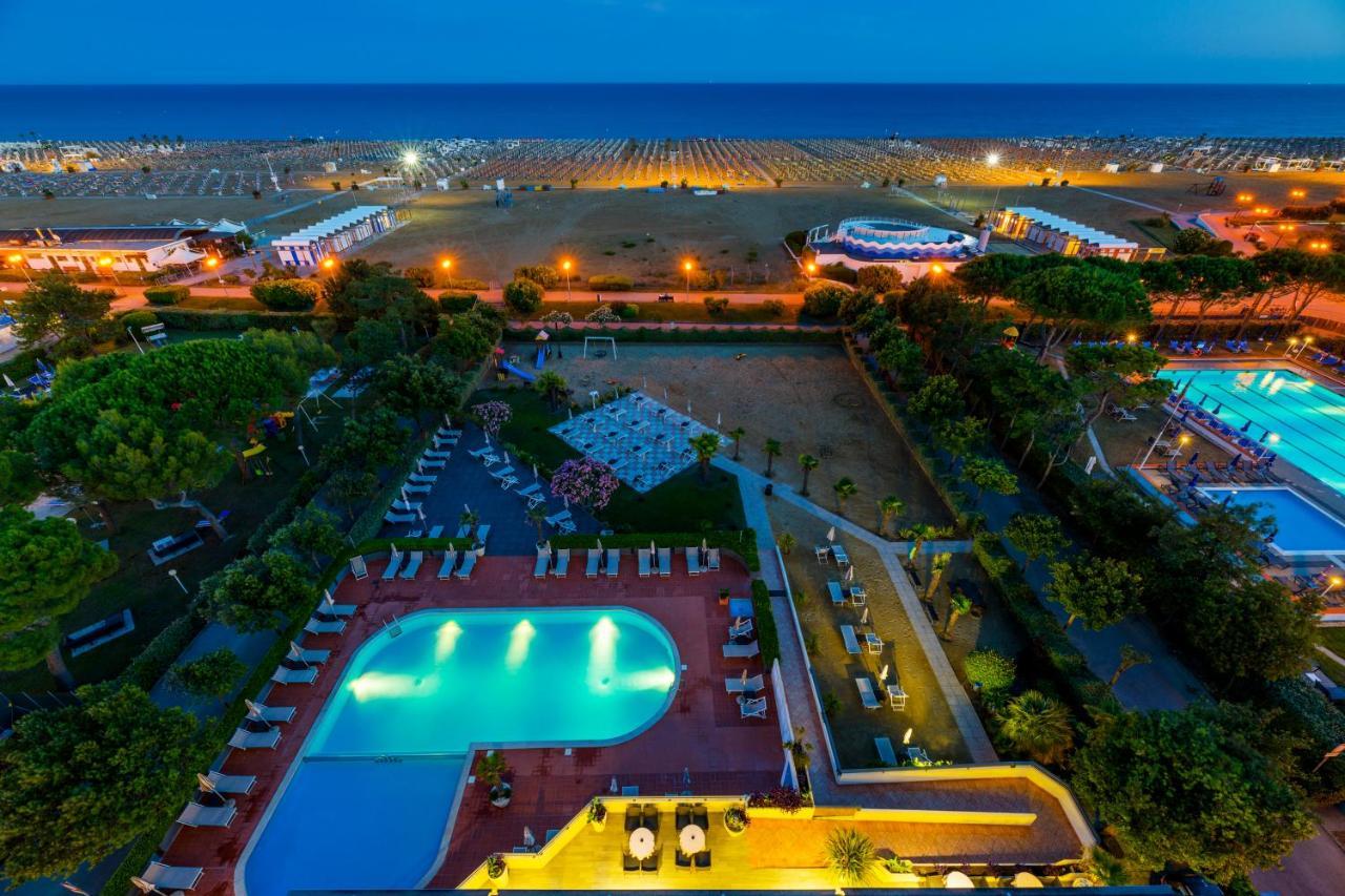 Hotel Italy Bibione Exterior photo
